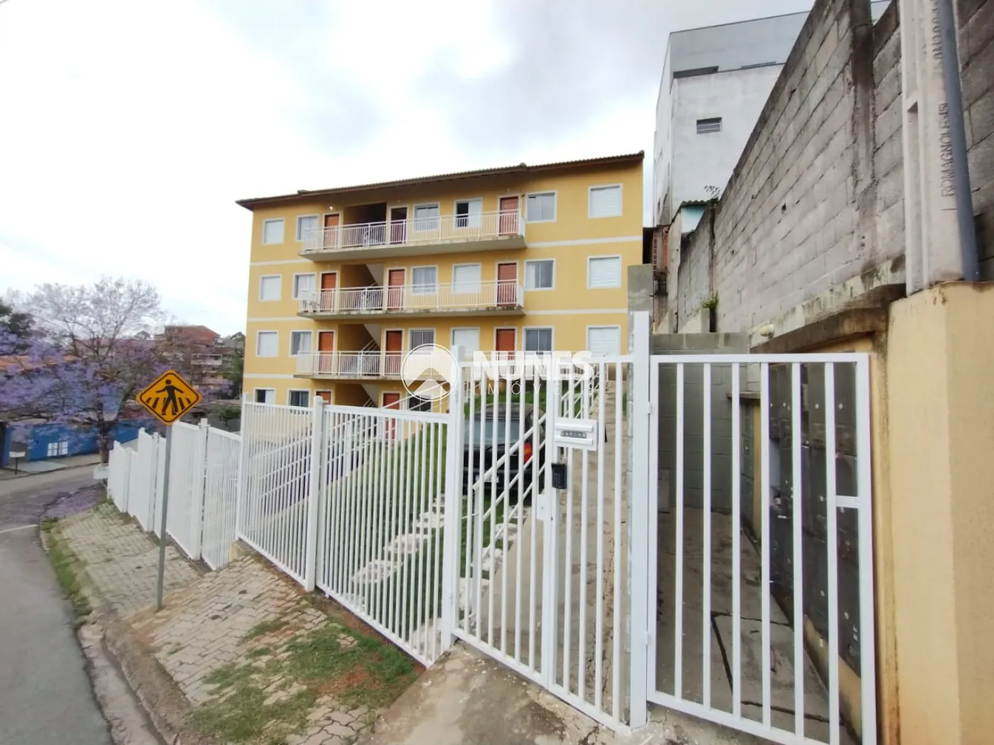 Alugar Apartamento / Padrão em Cotia R$ 1.300,00 - Foto 3