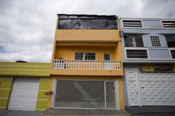 Alugar Casa / Sobrado em Carapicuíba. apenas R$ 650.000,00