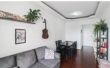 Lindo apartamento de 02 dormitórios com sacada.