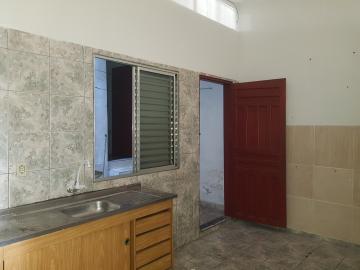 Alugar Casa / Assobradada em Carapicuíba. apenas R$ 700,00