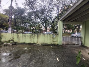 Terreno grande com casa antiga na Vila Bussocaba, próximo á Prefeitura.