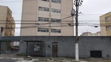 Apartamento reformado e vazio na Av. João de Andrade.