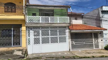 Lindo sobrado em Jandira, com excelente localização.