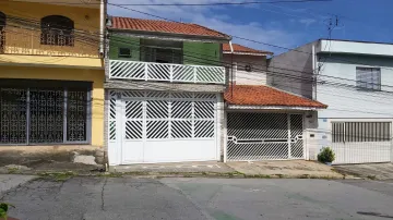 Lindo sobrado em Jandira, com excelente localização.