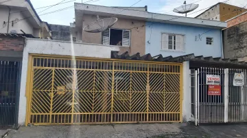 Sobrado de 03 dormitórios em Quitaúna.