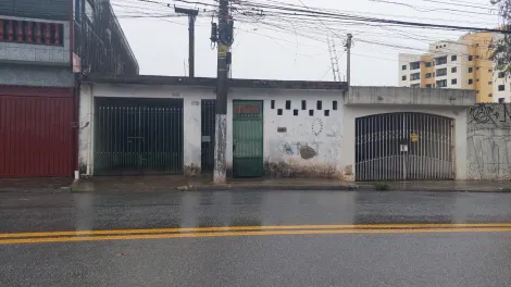 Terreno com casa antiga na Av Flora