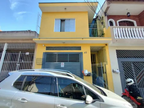 Alugar Casa / Assobradada em Carapicuíba. apenas R$ 800,00
